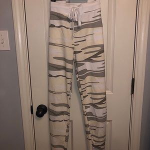 Z Supply Camo Joggers NWOT